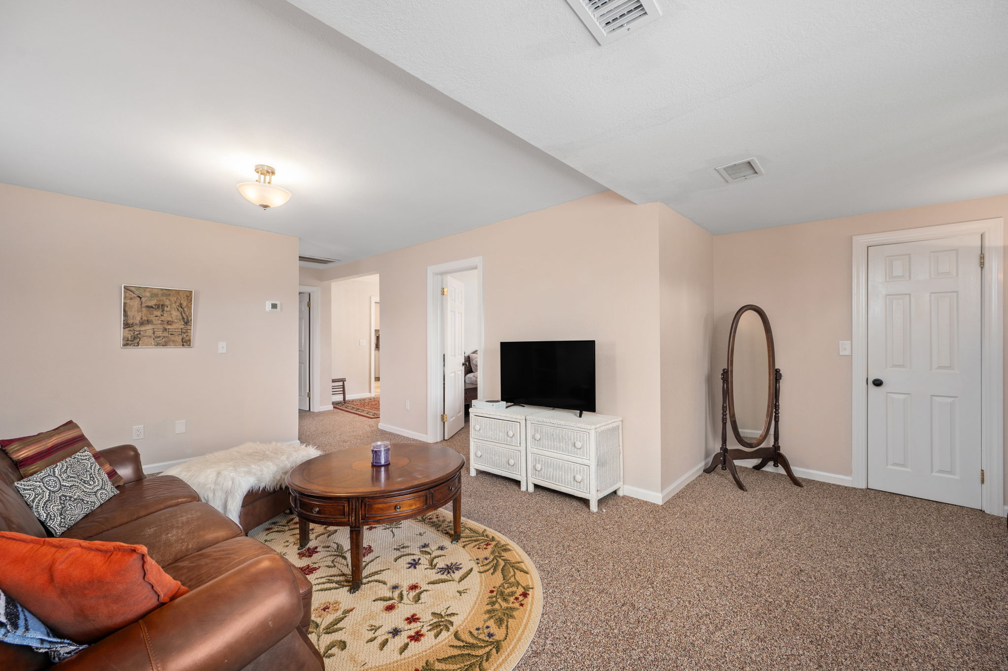 614-Croatan-Ave-Living-V3