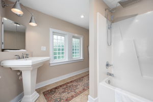 614-Croatan-Ave-Full-Bath-V3
