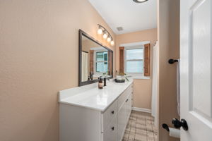 614-Croatan-Ave-Hall-Bath