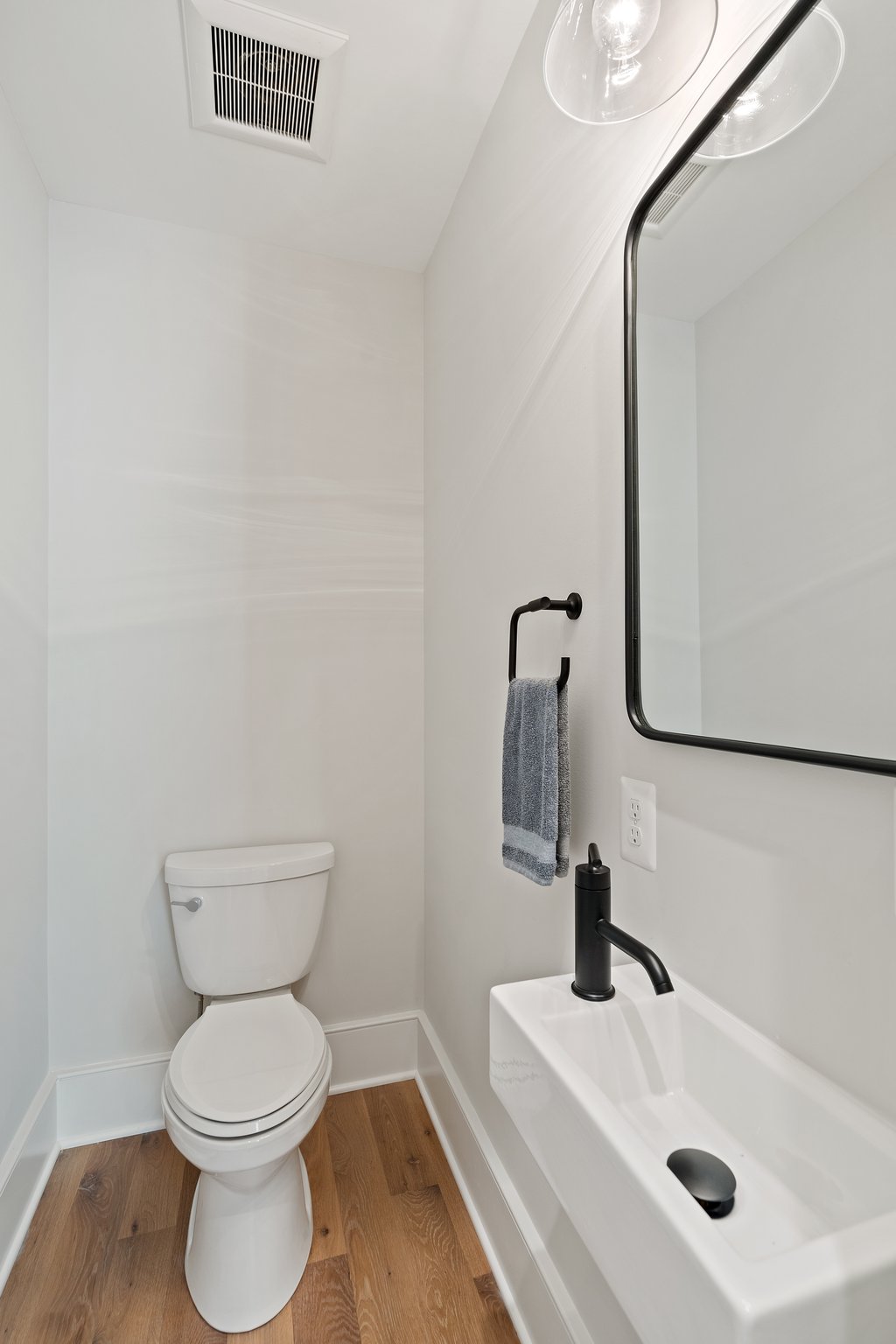 614 E St NE, Washington, DC 20002, USA Photo 24