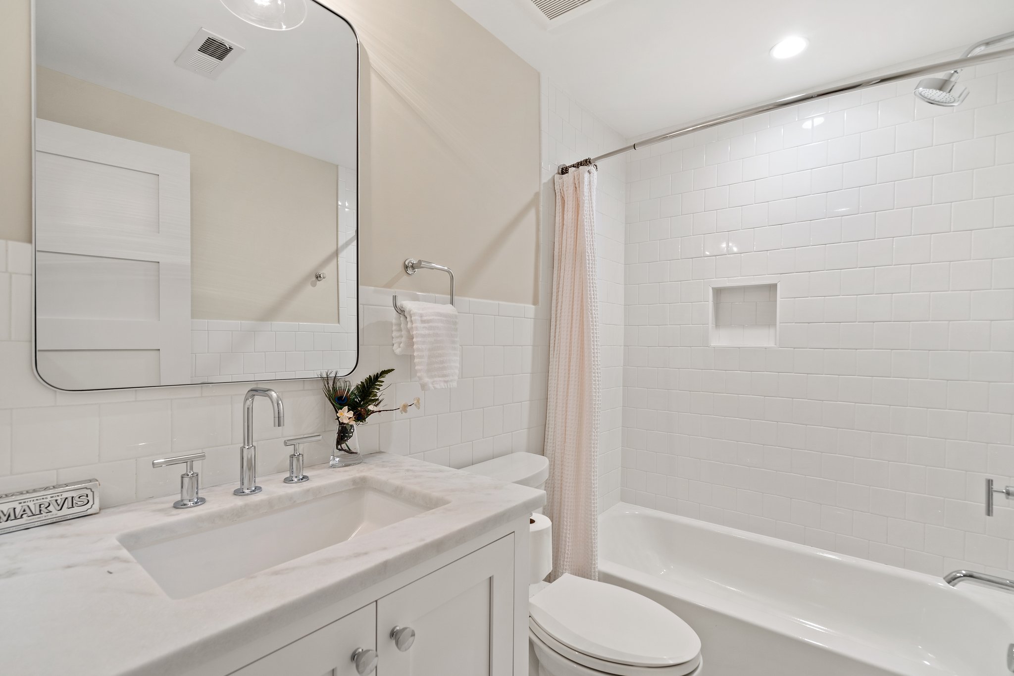 614 E St NE, Washington, DC 20002, USA Photo 45