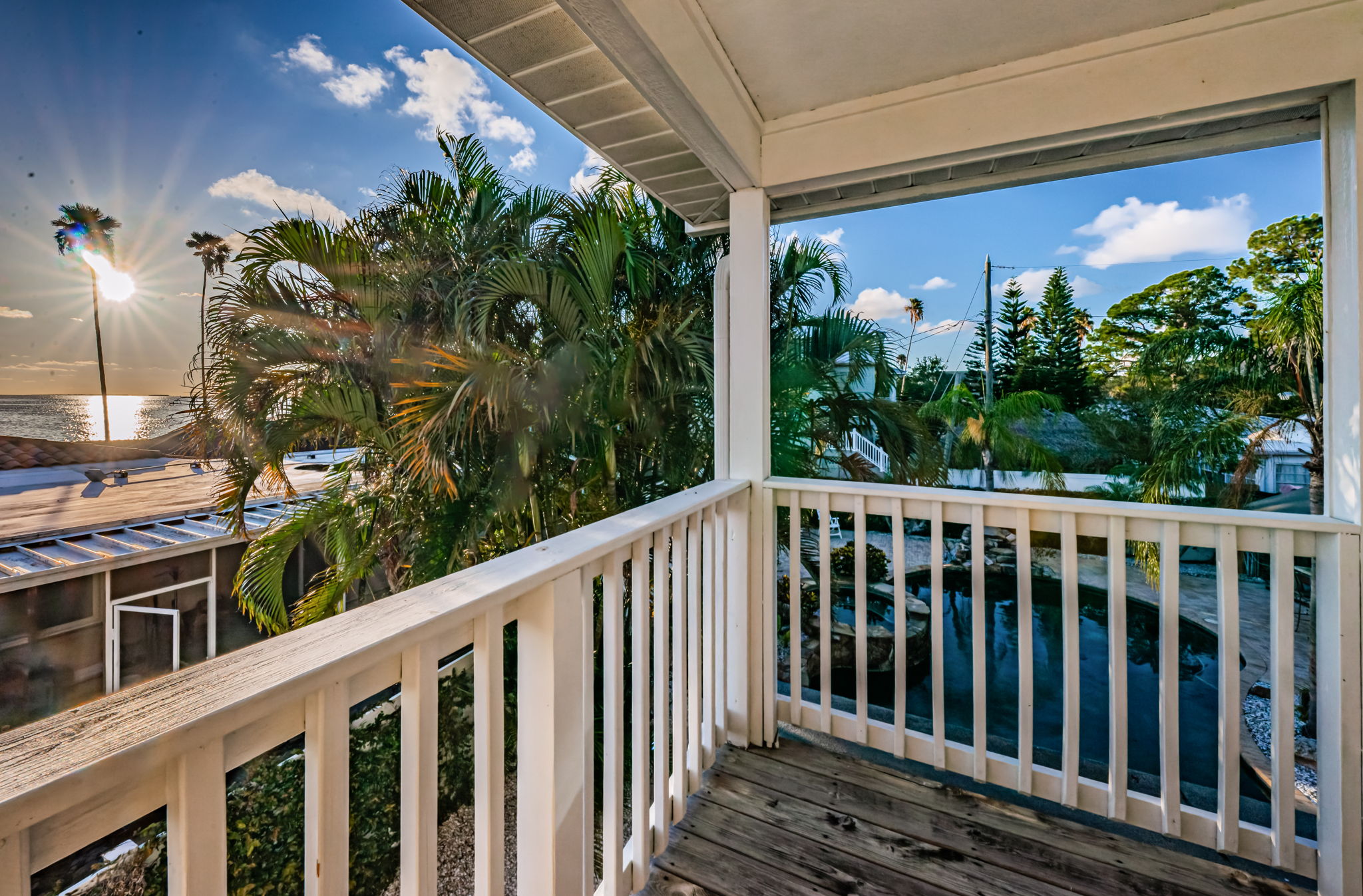 Upper Level Master Bedroom Balcony4