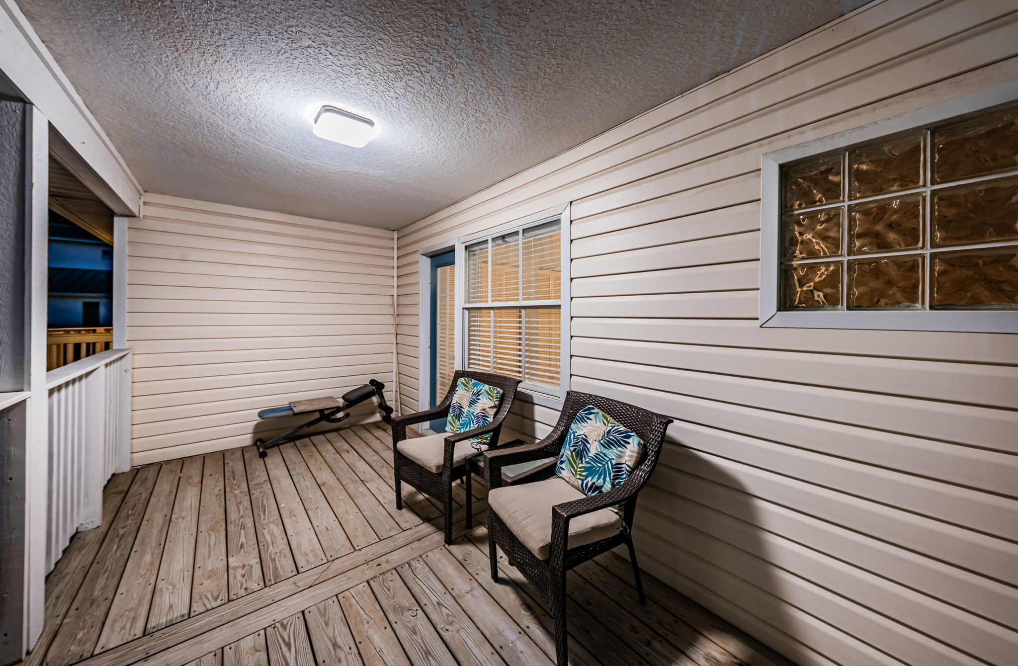 Upper Level Master Bedroom Balcony23