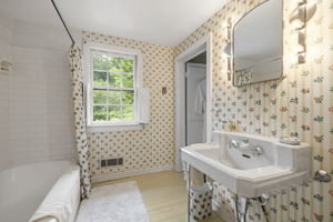 Guest Bedroom/Bath