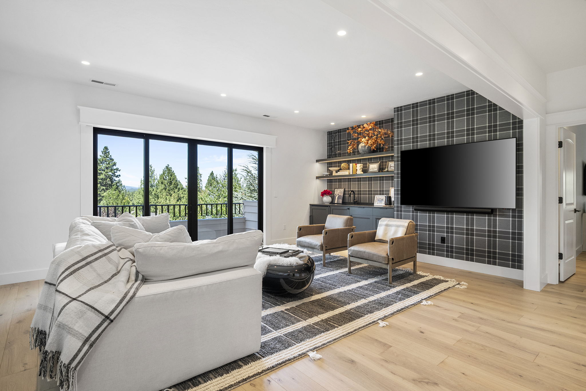 Upper level lounge with deck