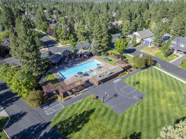The Parks at Broken Top pool and sport court