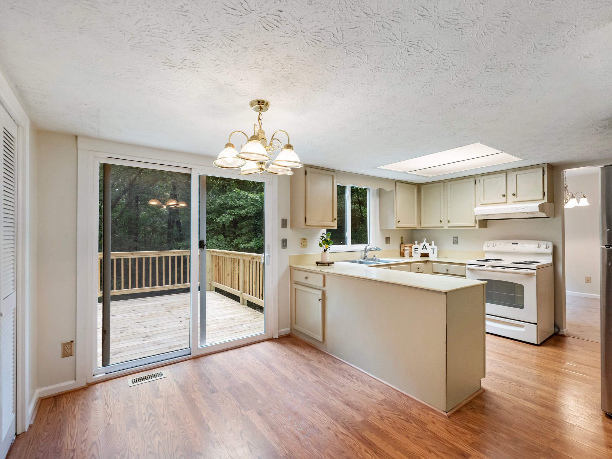 Kitchen/Breakfast Area
