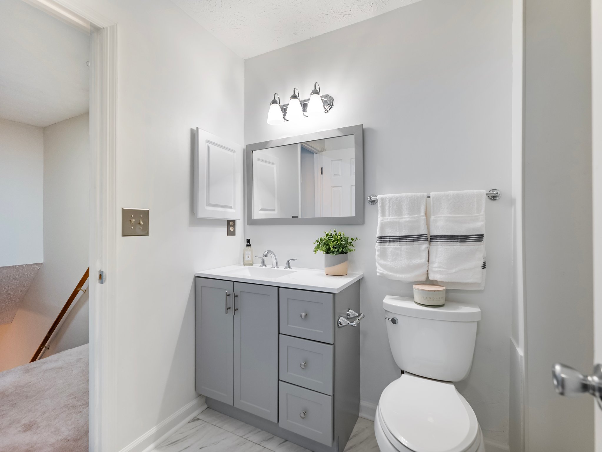 2nd Floor Full Bathroom