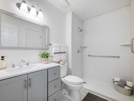 2nd Floor Full Bathroom