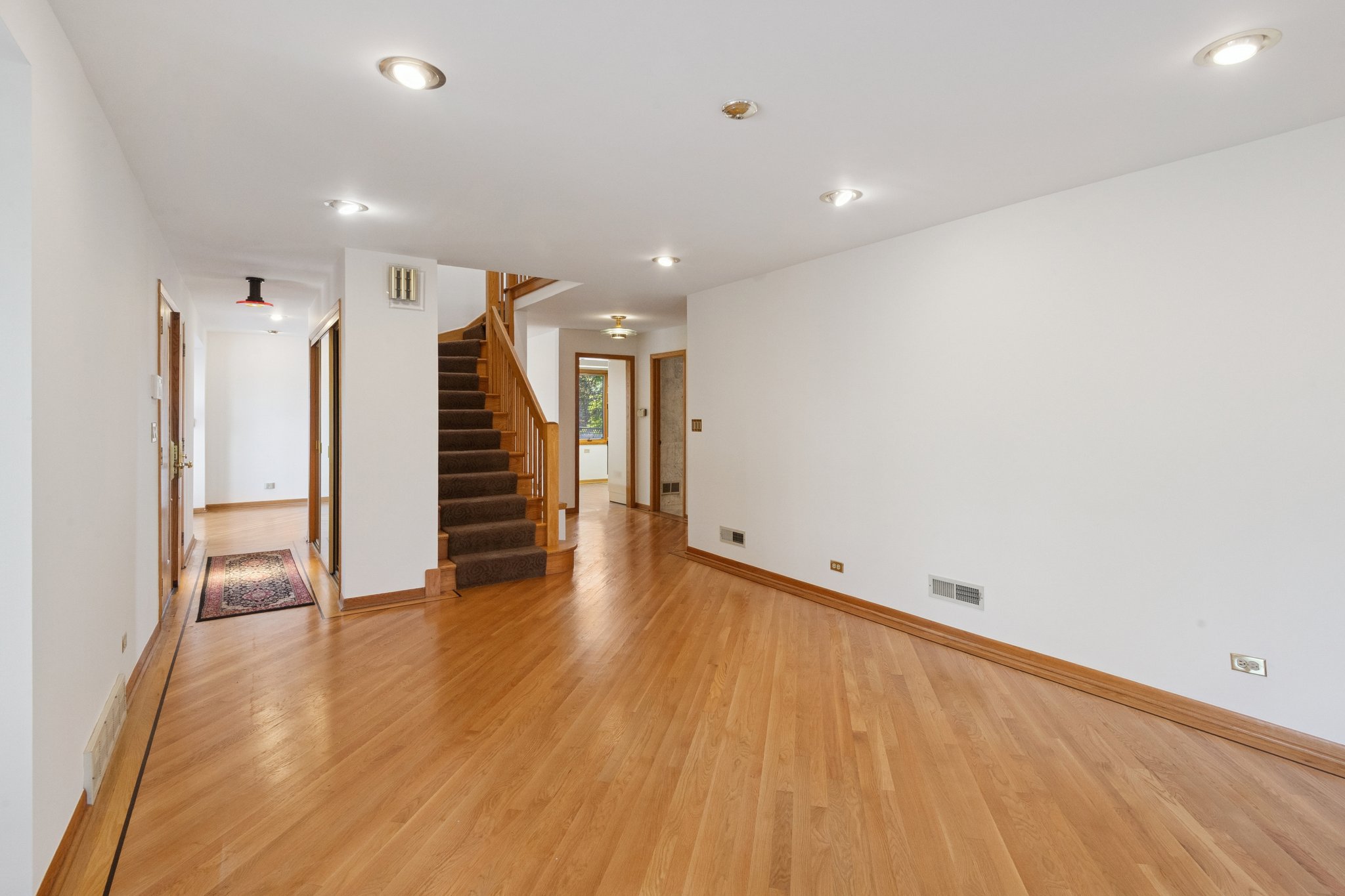 6148 N Lowell Ave_005.jpg