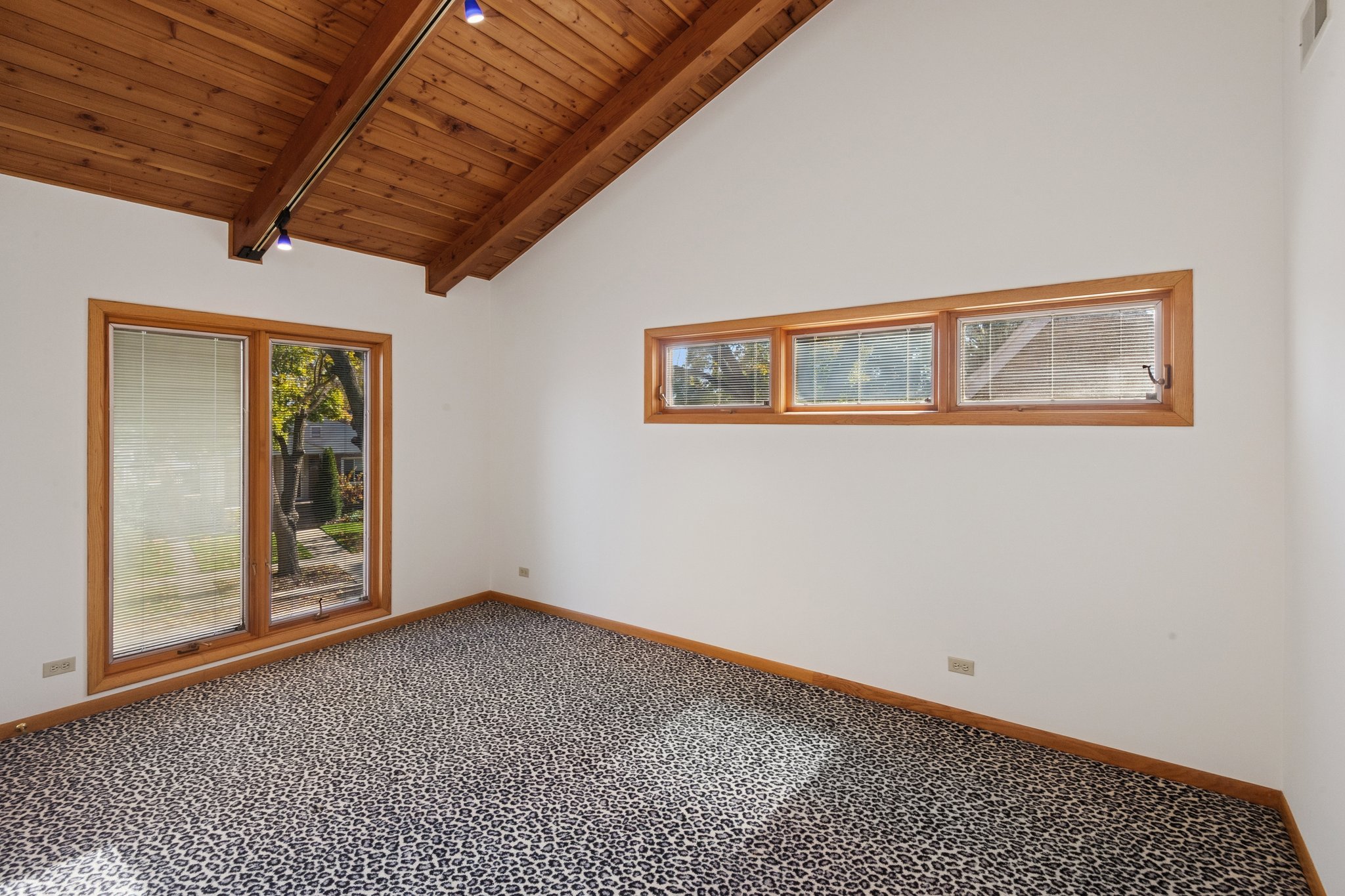 6148 N Lowell Ave_016.jpg