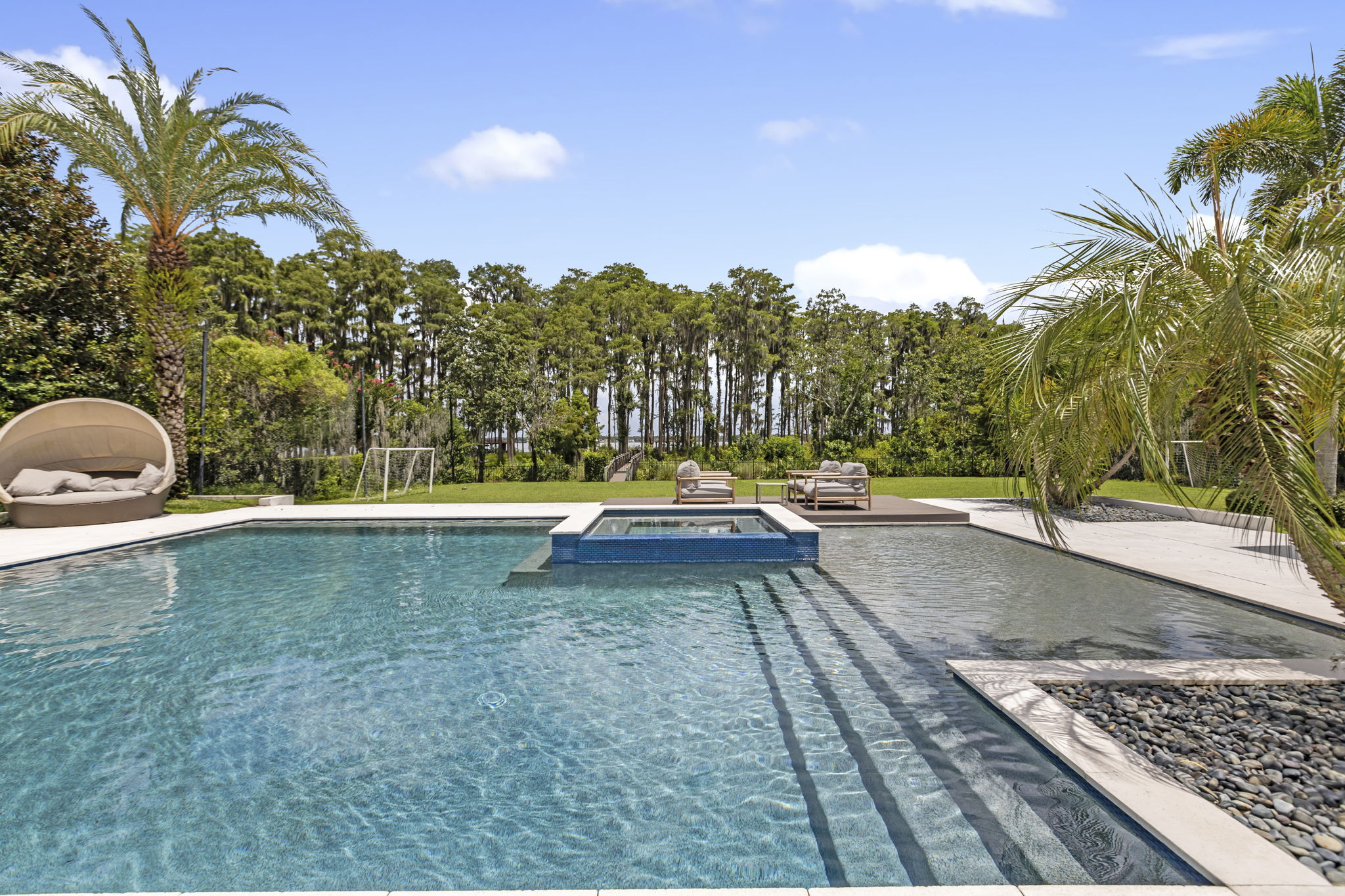 53_6149 grosvenor shore dr-53