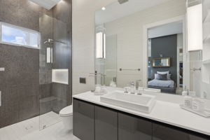 47_6149 grosvenor shore dr-47