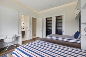 43_6149 grosvenor shore dr-43