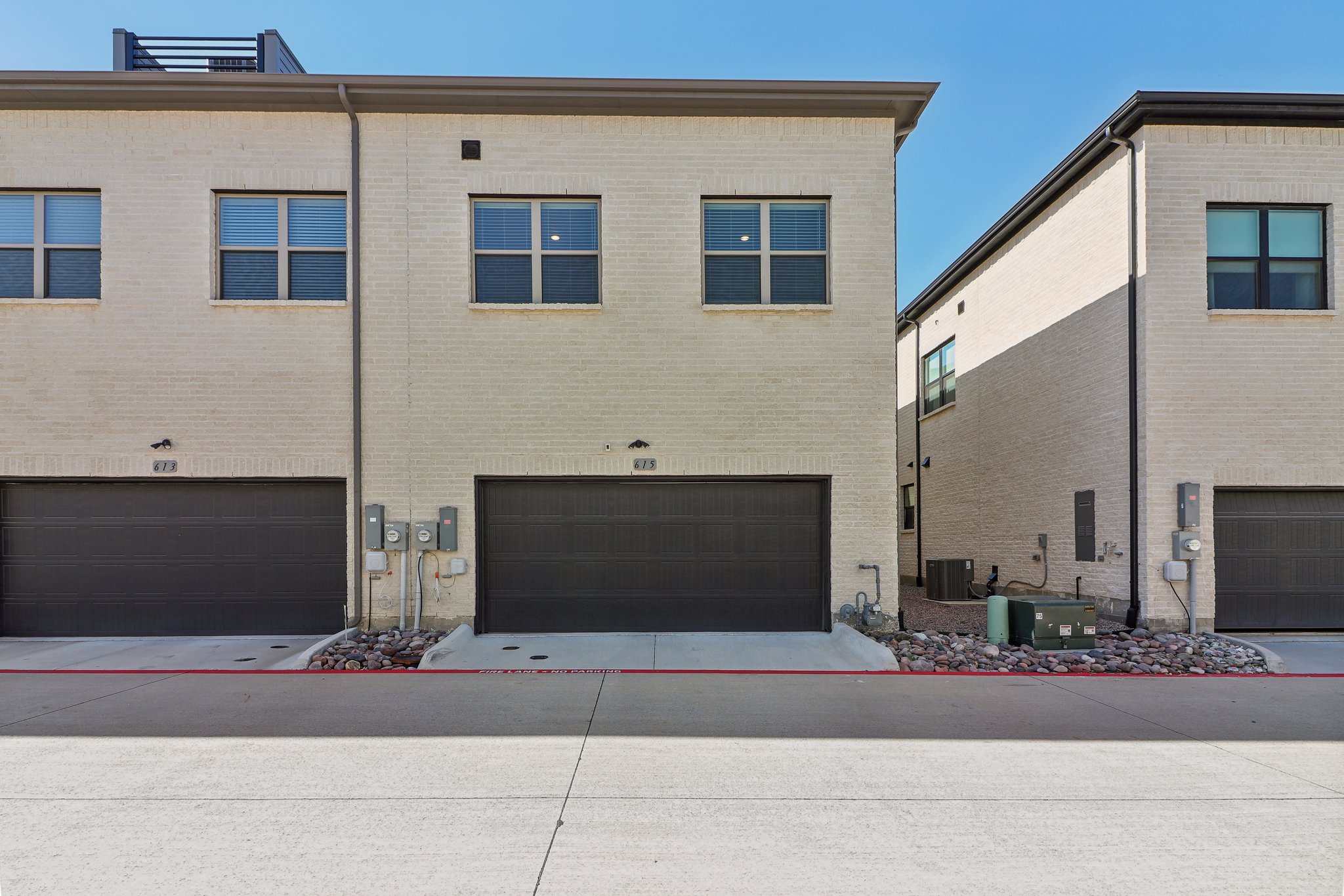 Arapaho Dr-038.jpg