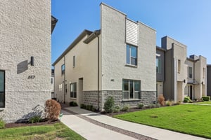 Arapaho Dr-002.jpg