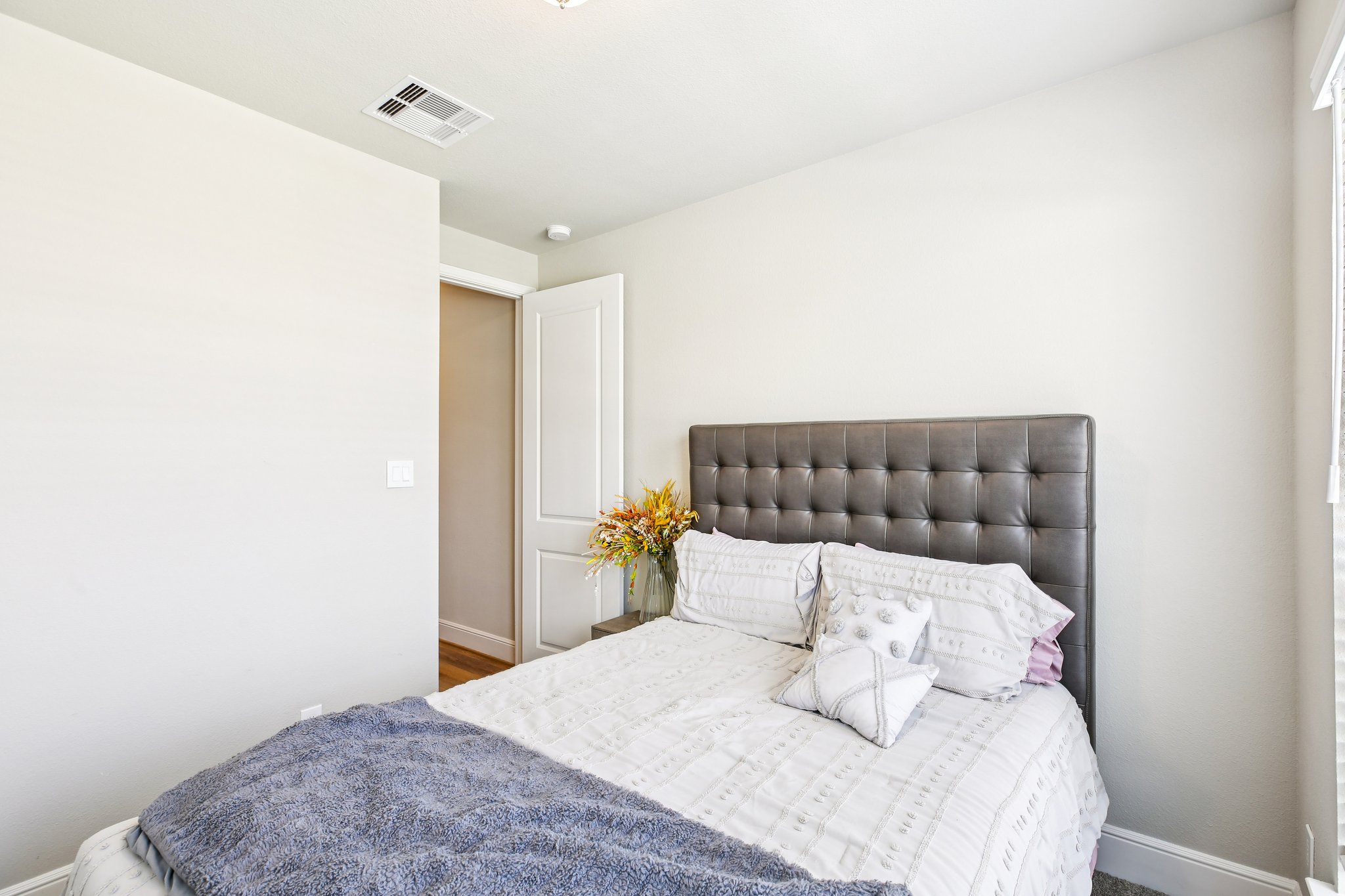 Livermore St-L2404-023.jpg