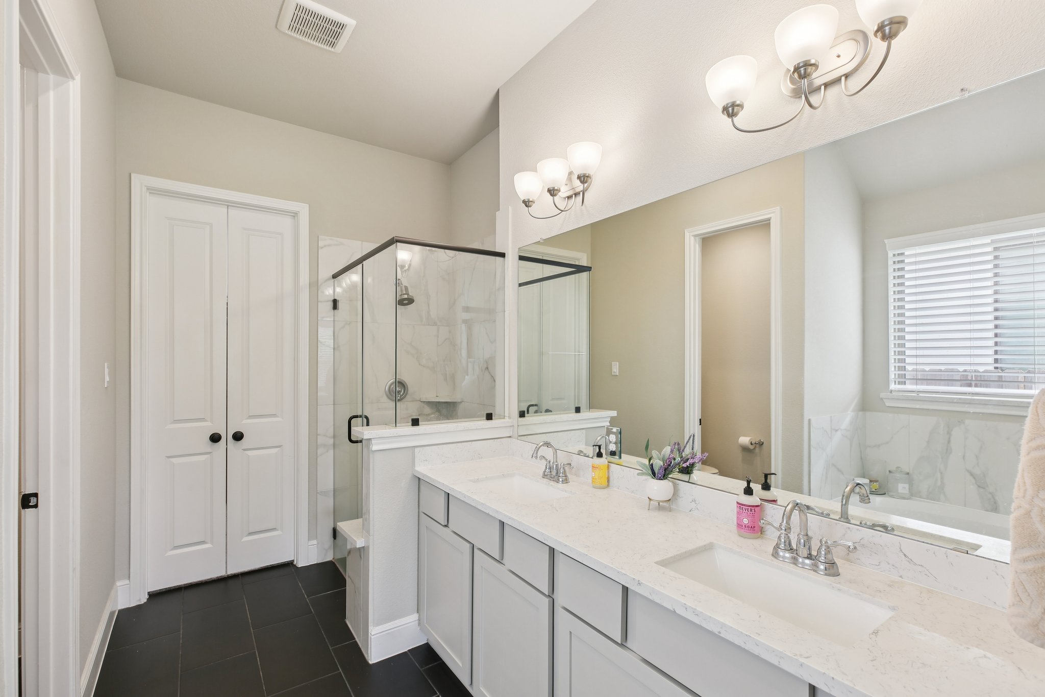 Livermore St-L2404-031.jpg