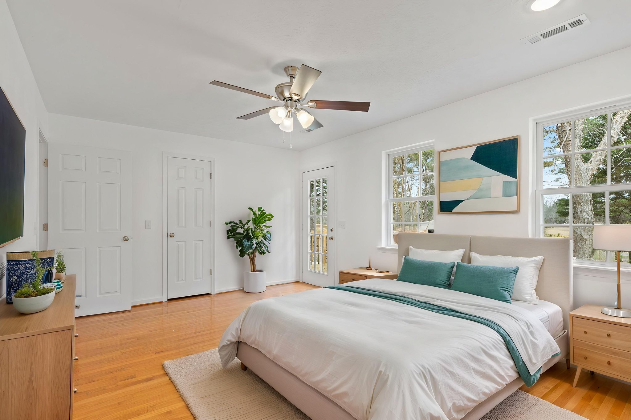 DSC03802 virtually staged.jpeg