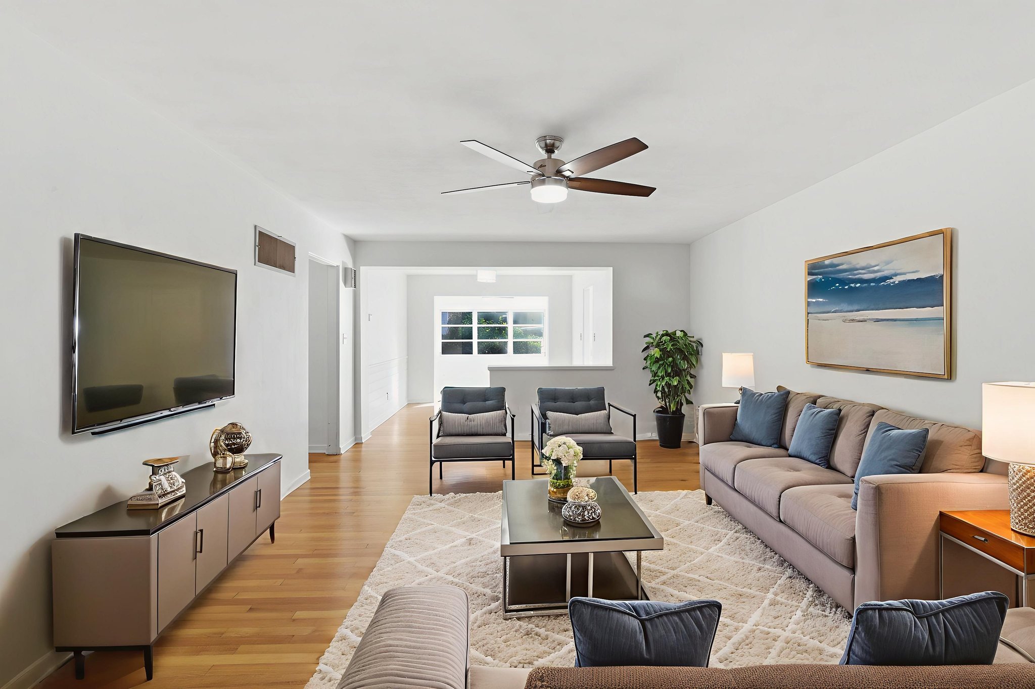 6Y8A1387 virtually staged.jpeg