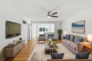 6Y8A1387 virtually staged.jpeg