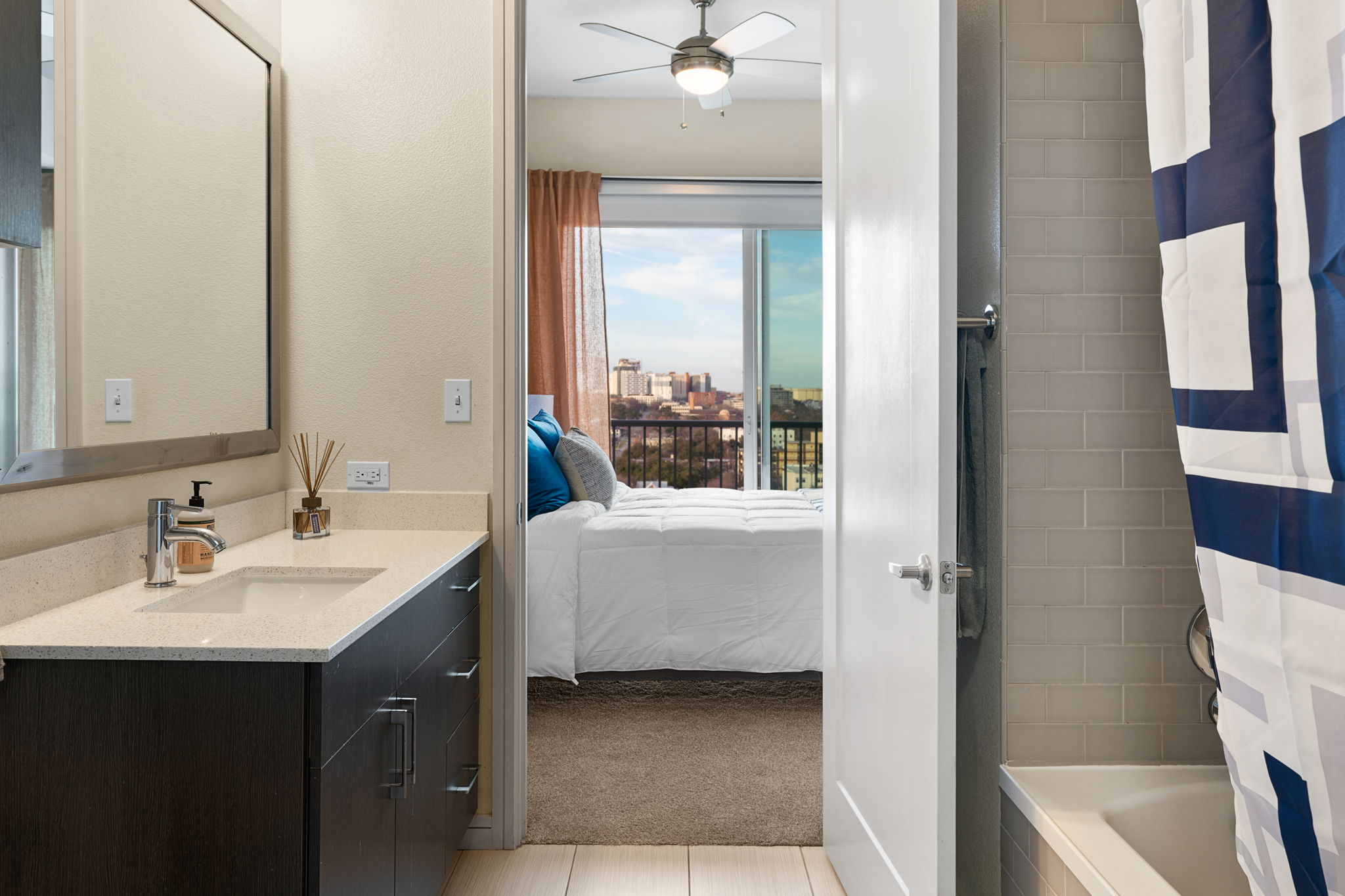 615 W 7th St, Austin, TX 78701, USA Photo 33