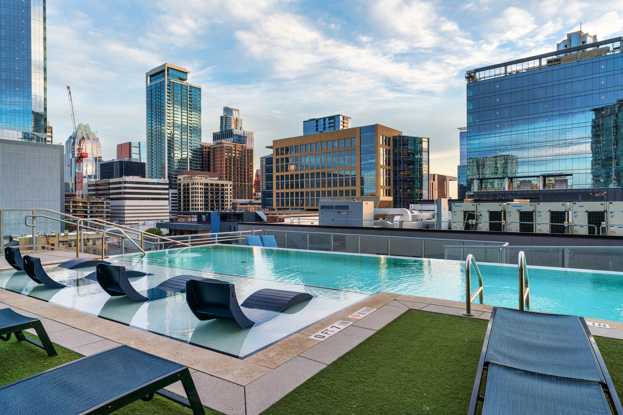 615 W 7th St, Austin, TX 78701, USA Photo 5