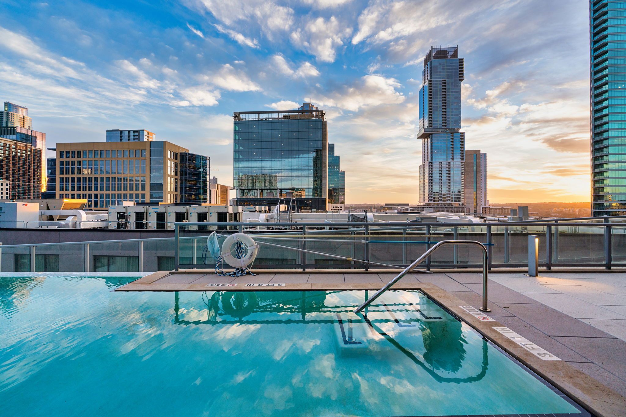 615 W 7th St, Austin, TX 78701, USA Photo 10