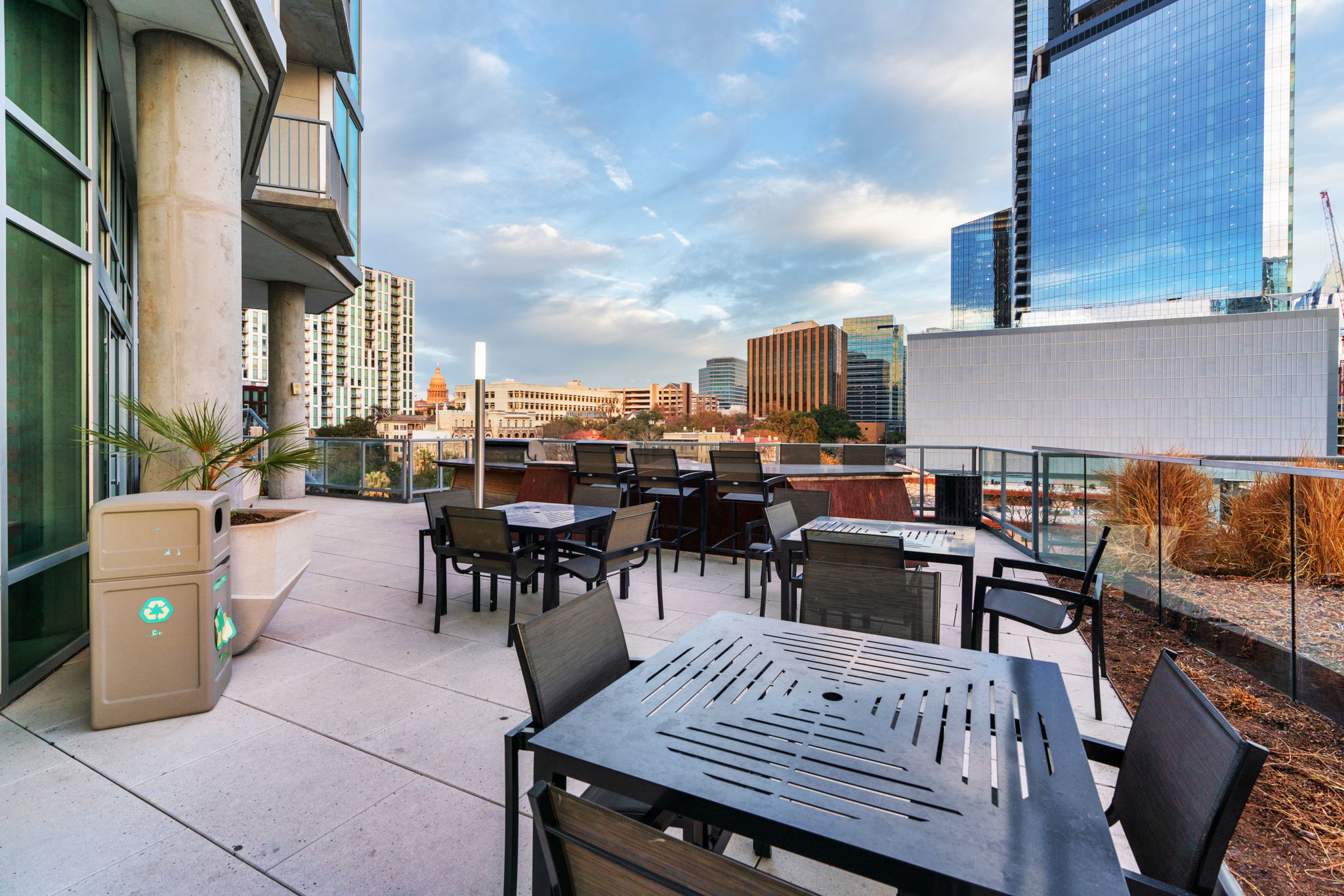 615 W 7th St, Austin, TX 78701, USA Photo 6