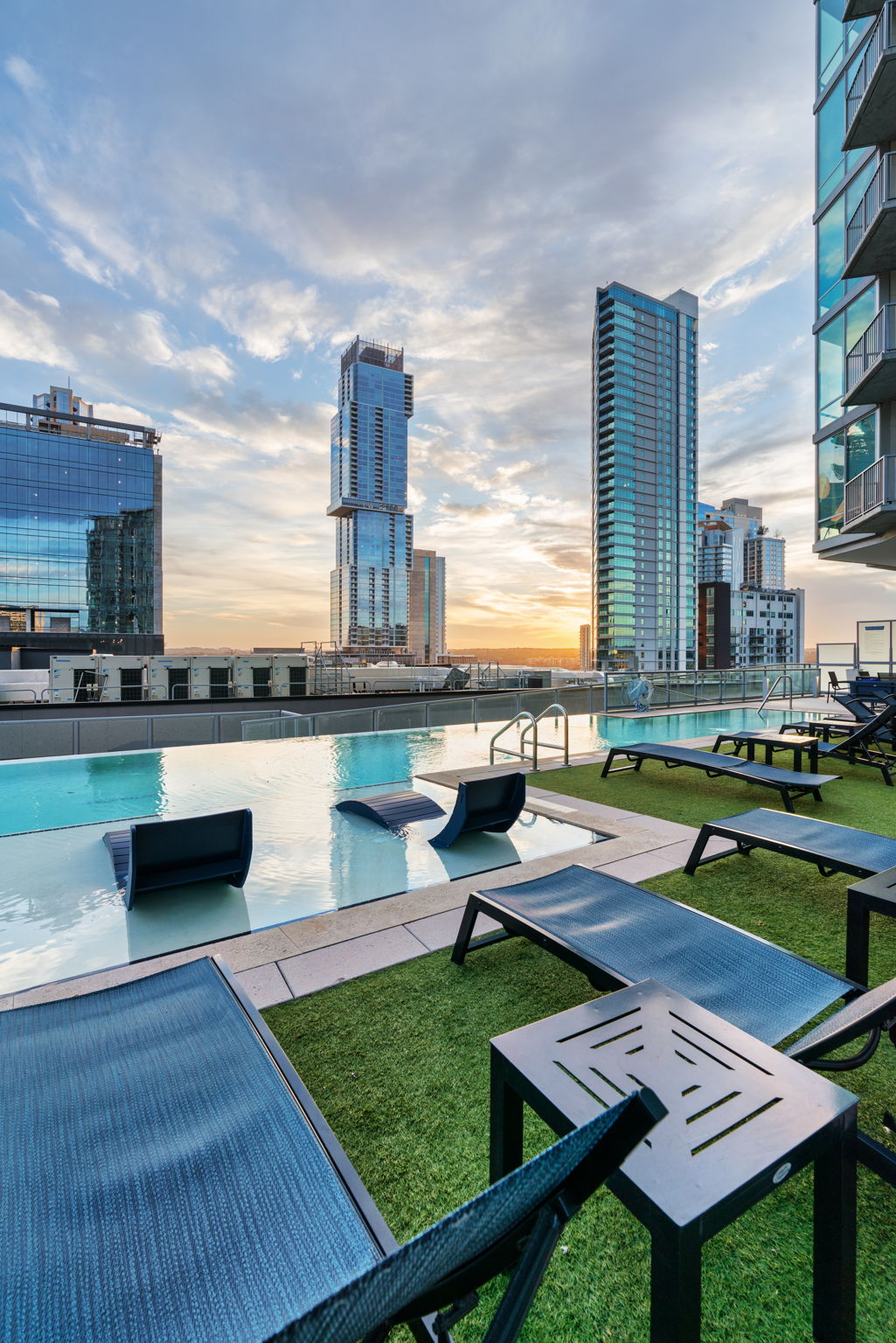 615 W 7th St, Austin, TX 78701, USA Photo 8