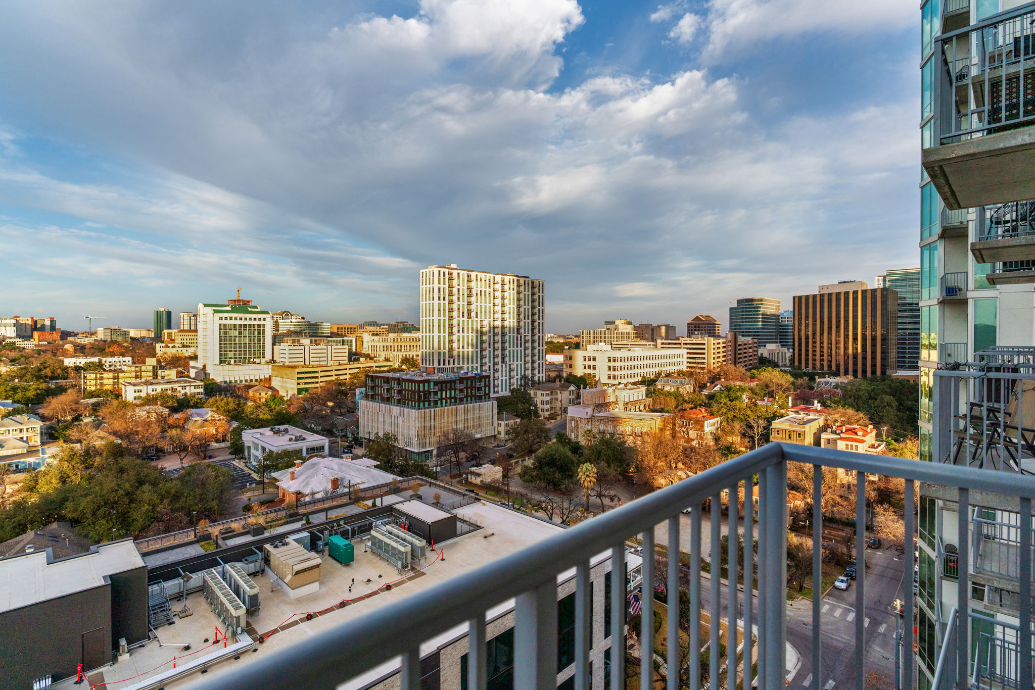 615 W 7th St, Austin, TX 78701, USA Photo 60