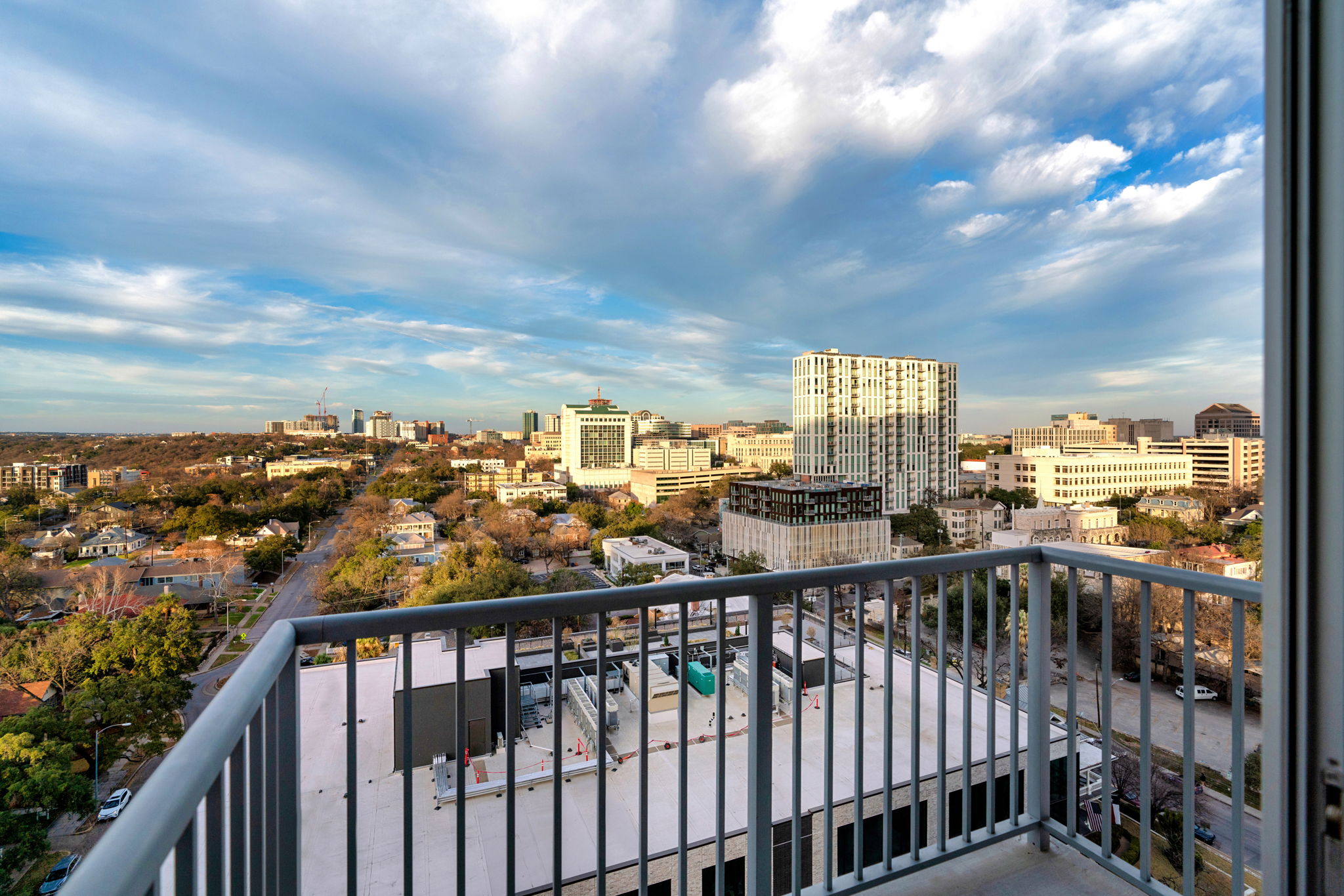 615 W 7th St, Austin, TX 78701, USA Photo 57