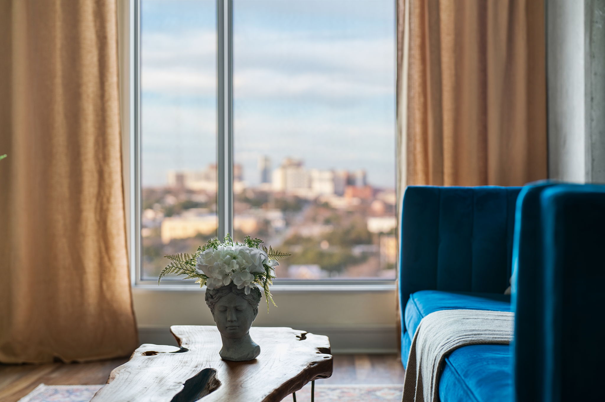 615 W 7th St, Austin, TX 78701, USA Photo 3