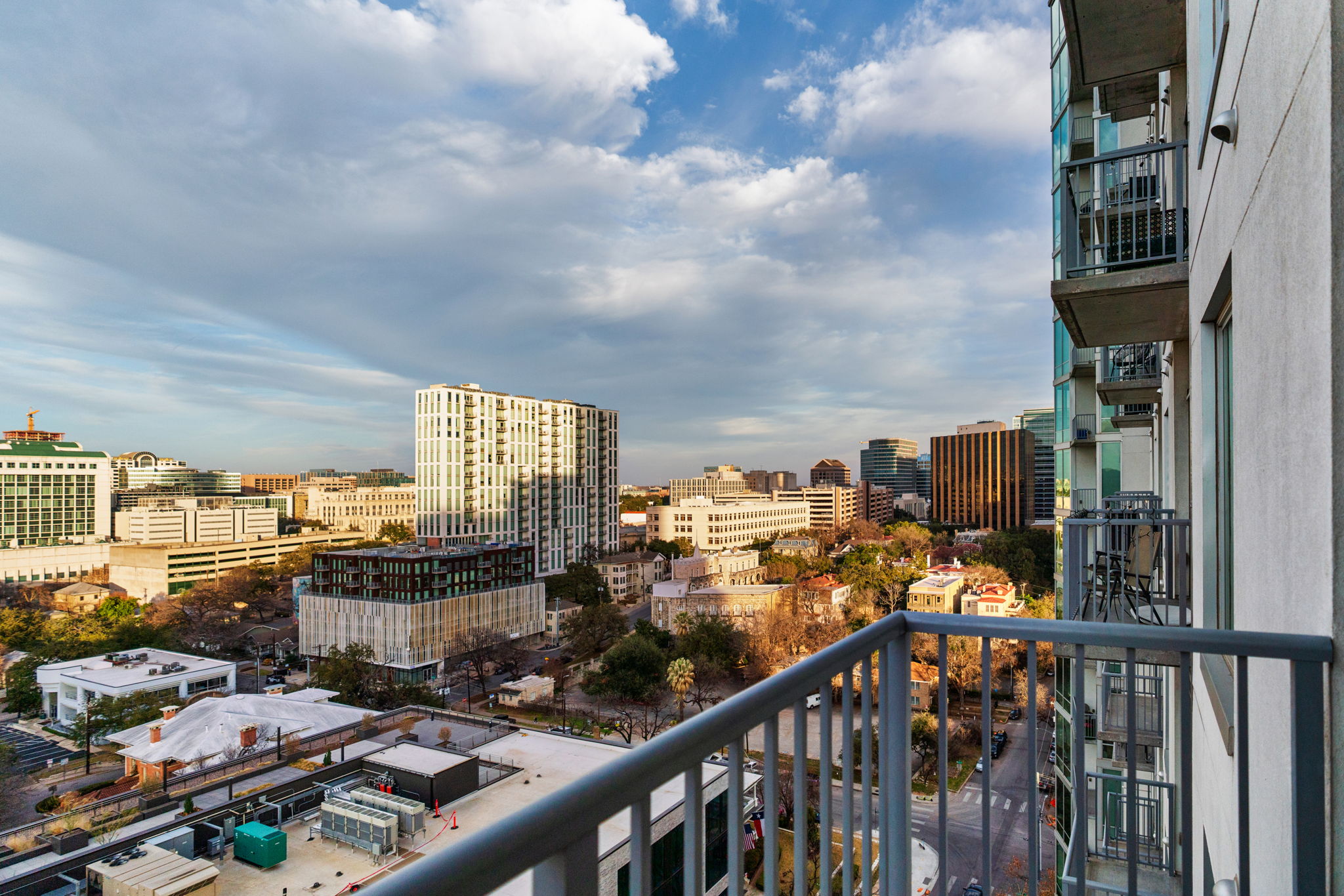 615 W 7th St, Austin, TX 78701, USA Photo 59