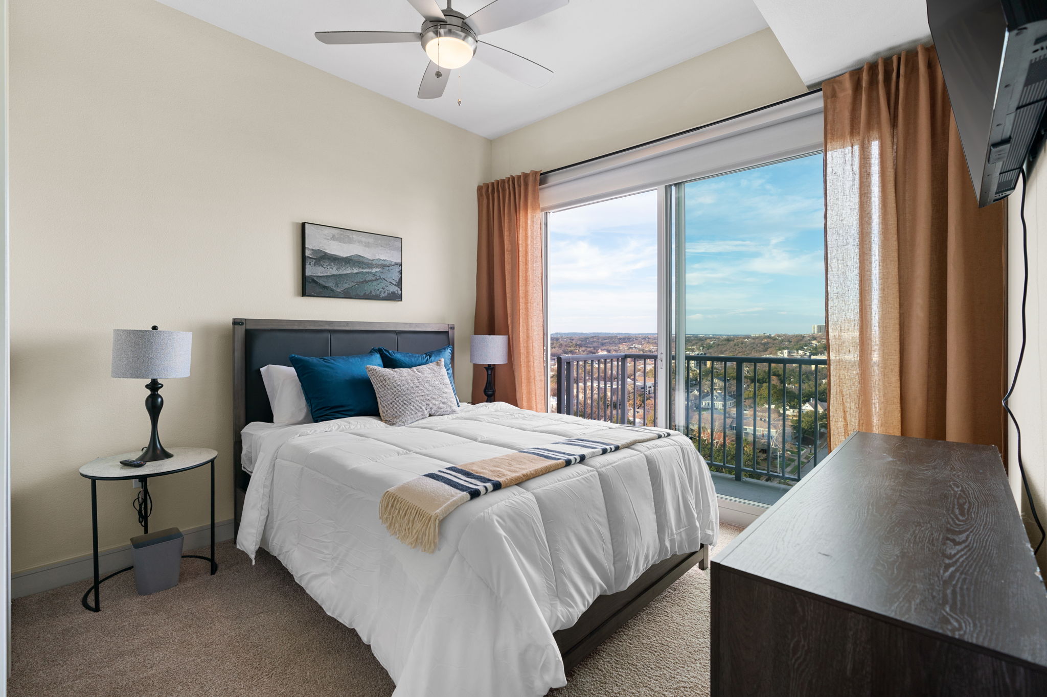 615 W 7th St, Austin, TX 78701, USA Photo 41