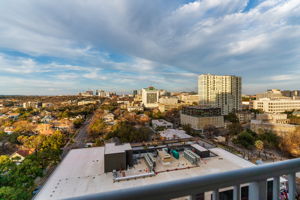615 W 7th St, Austin, TX 78701, USA Photo 60