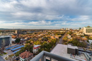 615 W 7th St, Austin, TX 78701, USA Photo 62