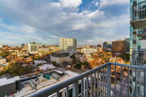 615 W 7th St, Austin, TX 78701, USA Photo 59