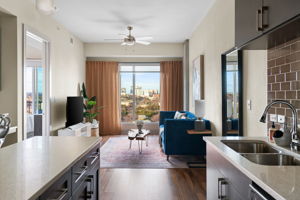 615 W 7th St, Austin, TX 78701, USA Photo 37