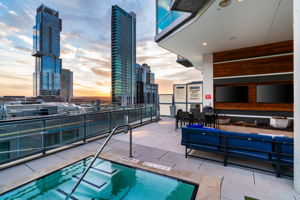 615 W 7th St, Austin, TX 78701, USA Photo 10