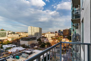 615 W 7th St, Austin, TX 78701, USA Photo 58