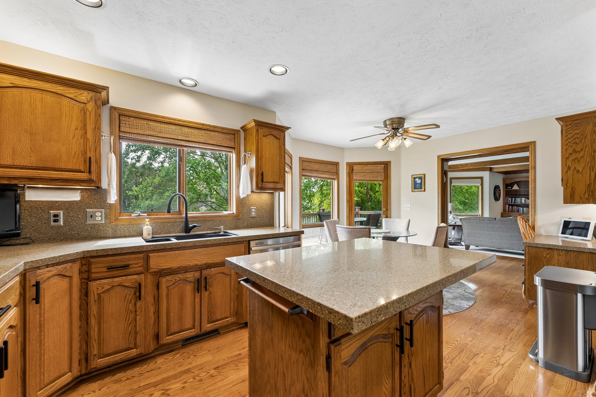 8740 - 6151 S 102nd Ave_008.jpg