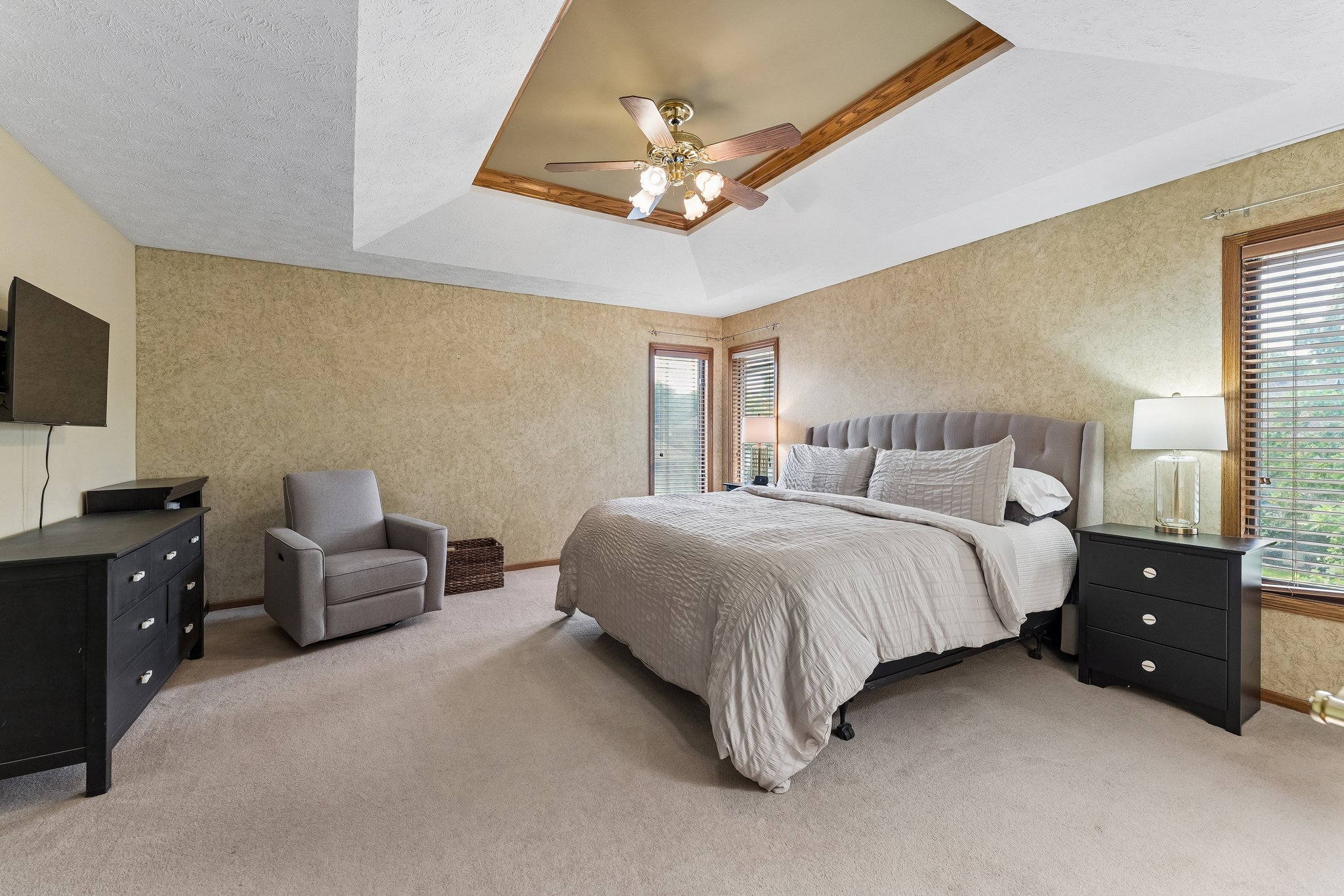 8740 - 6151 S 102nd Ave_014.jpg