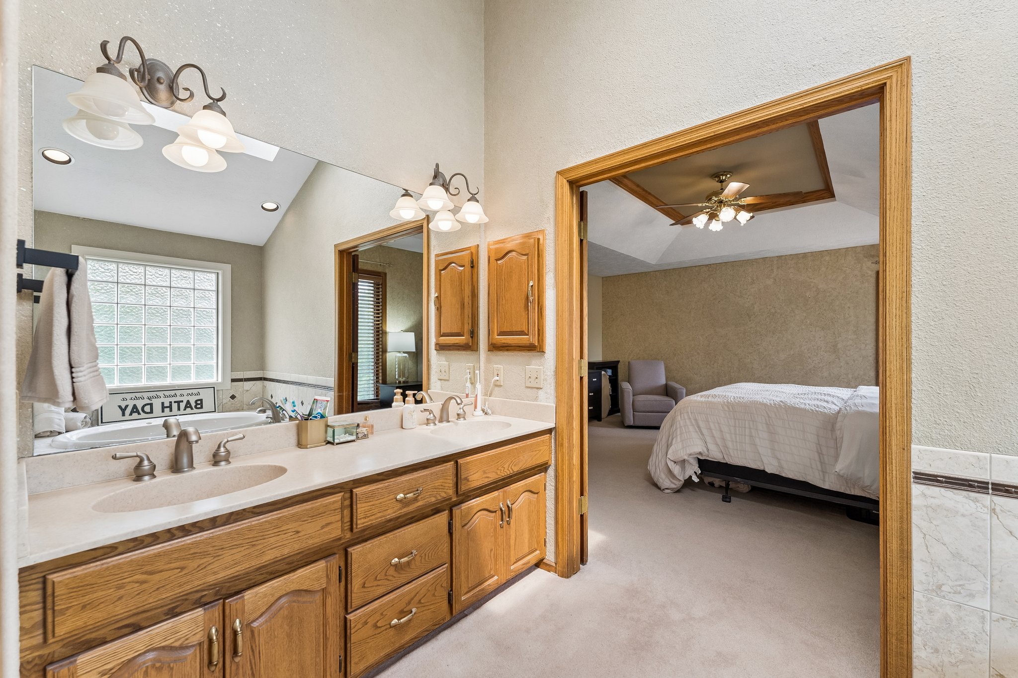 8740 - 6151 S 102nd Ave_019.jpg
