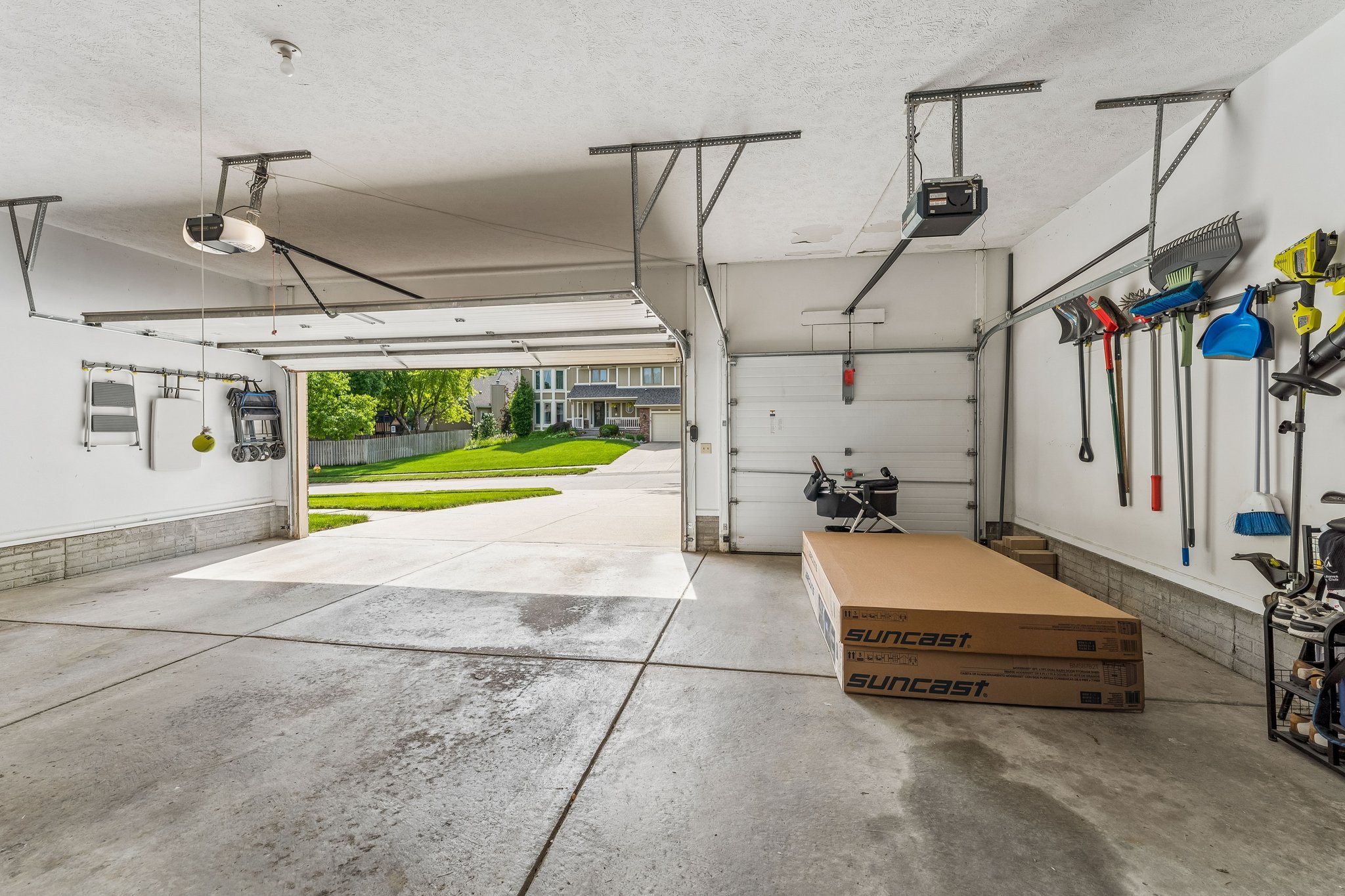8740 - 6151 S 102nd Ave - 003.jpg