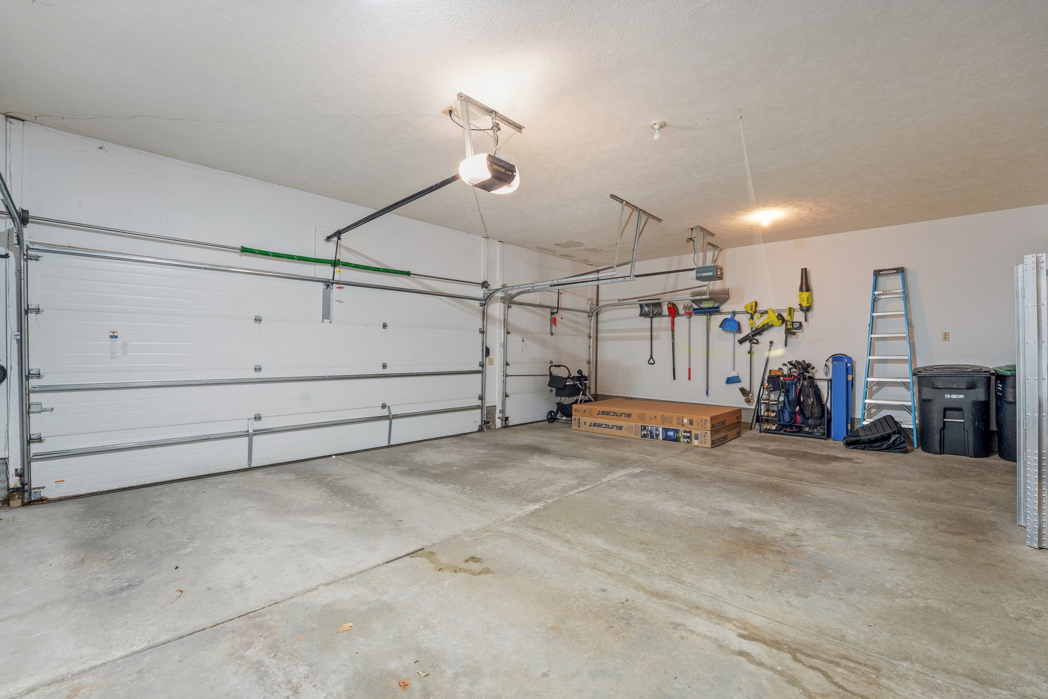 8740 - 6151 S 102nd Ave - 006.jpg