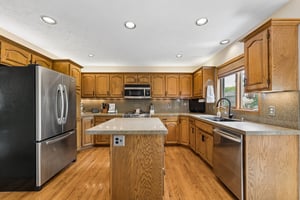 8740 - 6151 S 102nd Ave_006.jpg