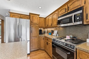 8740 - 6151 S 102nd Ave_007.jpg
