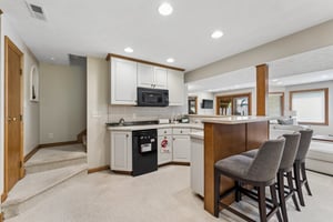 8740 - 6151 S 102nd Ave_010.jpg