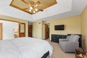 8740 - 6151 S 102nd Ave_017.jpg